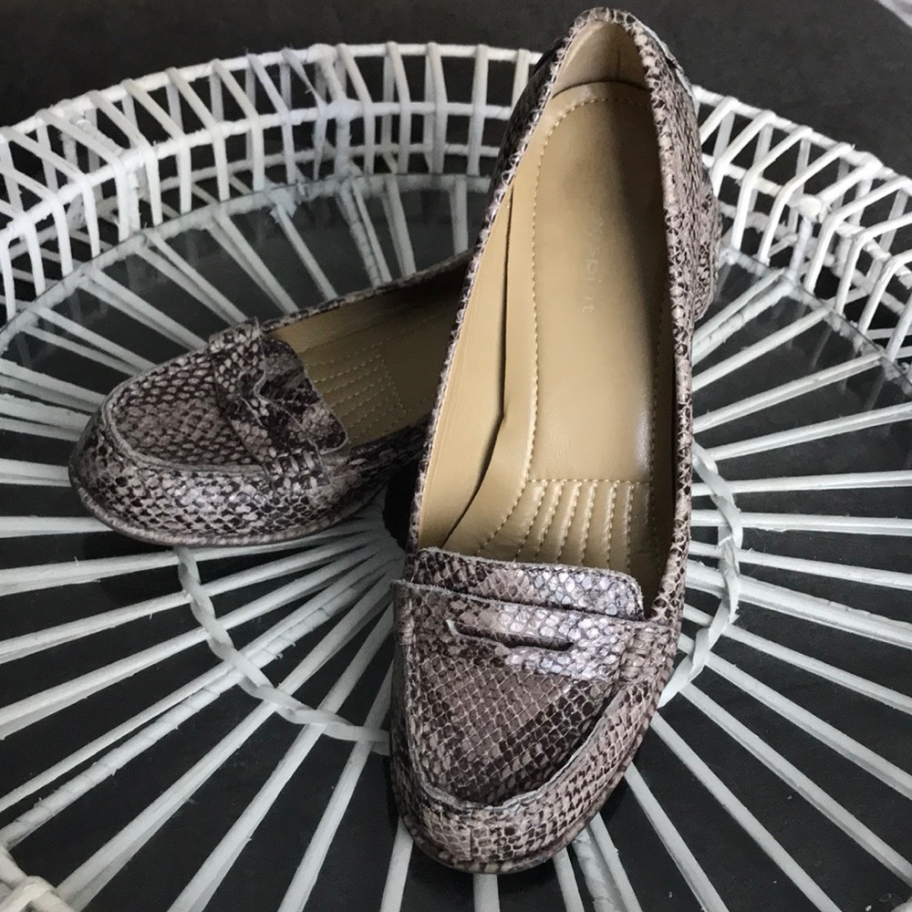 Easy Spirit snakeskin loafers